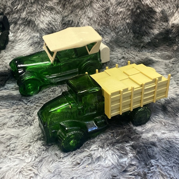 Vintage AVON 4 Car Cologne Bottles Empty Green and Amber Glass - Picture 3 of 16